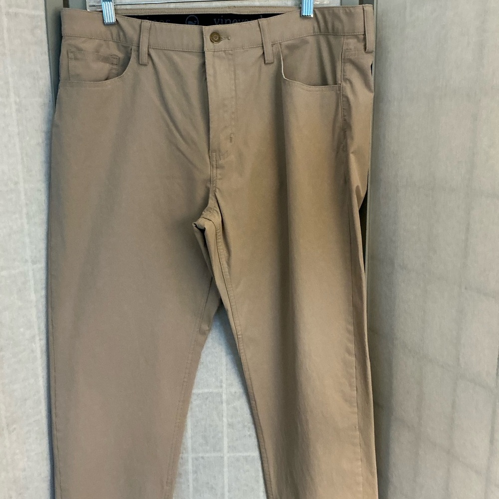 Vineyard Vines Men's On-The-Go Khaki Pants